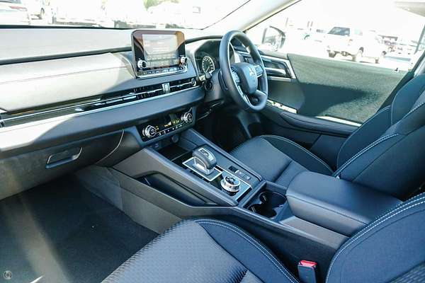 2025 Mitsubishi Outlander ES ZM