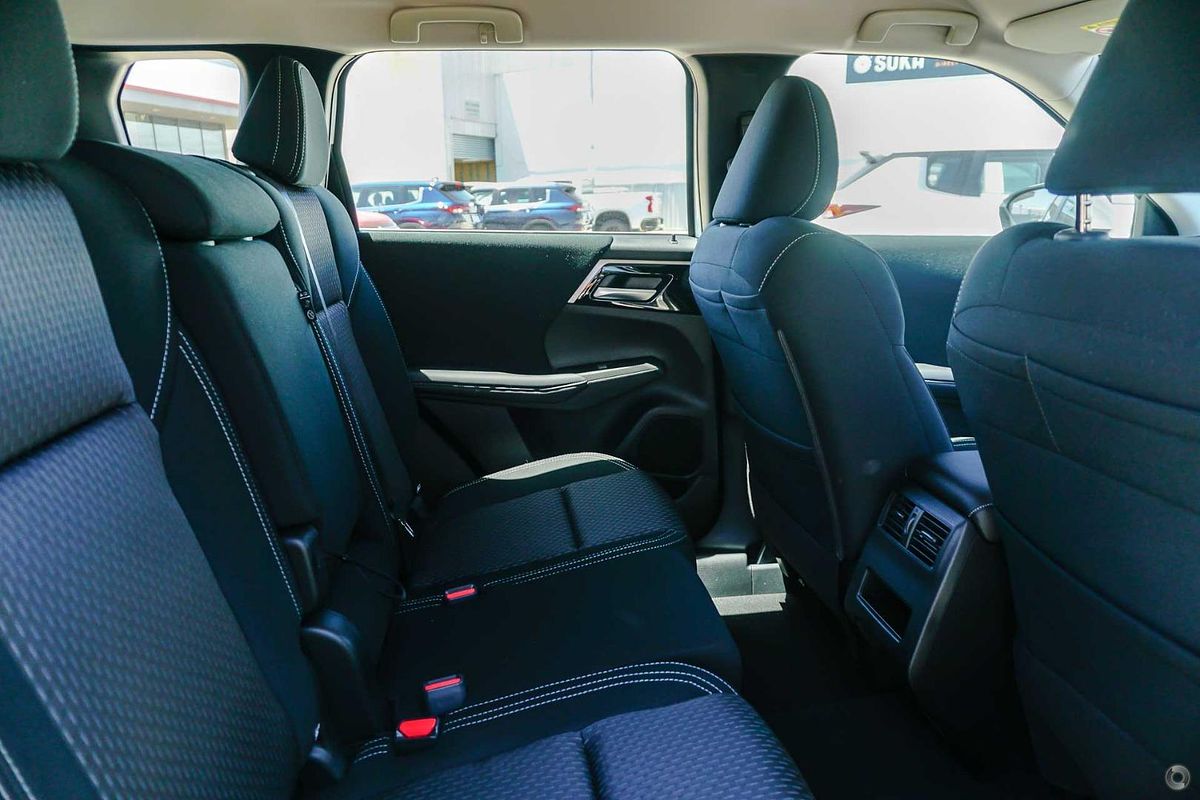 2025 Mitsubishi Outlander ES ZM