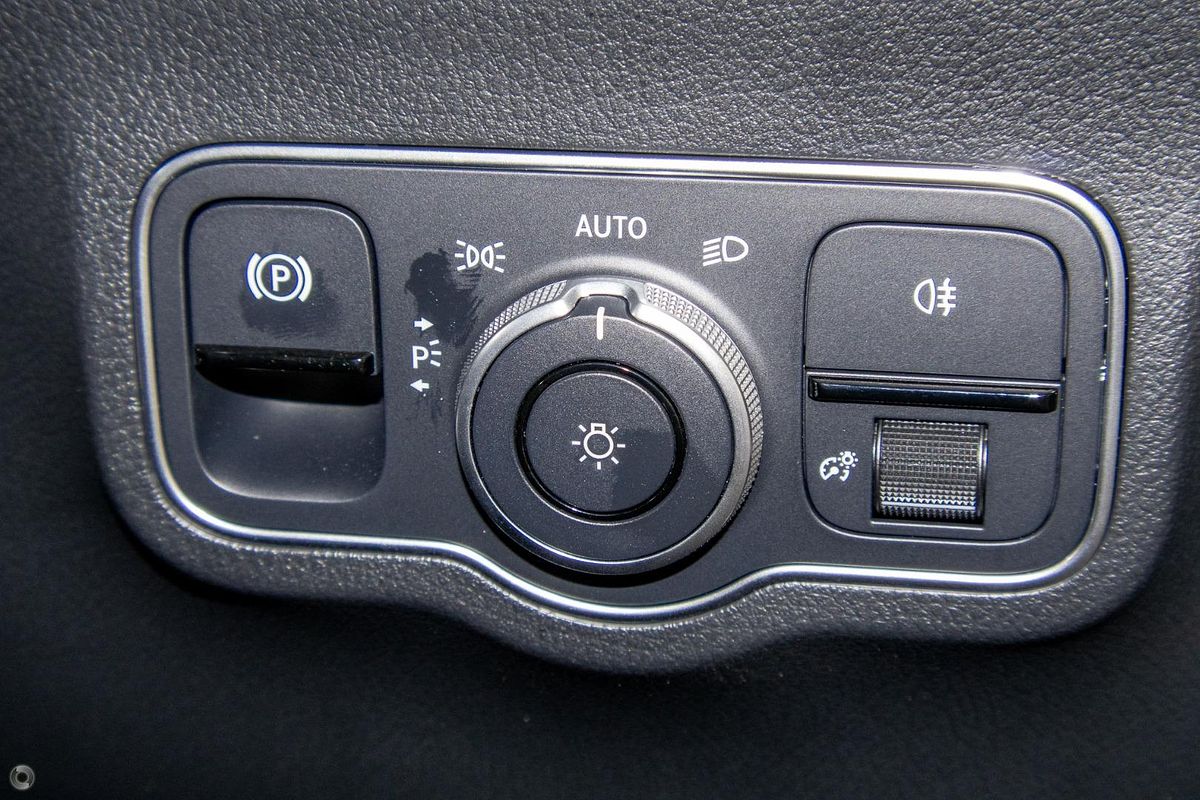 2025 Mercedes-Benz GLA-Class GLA200 H247