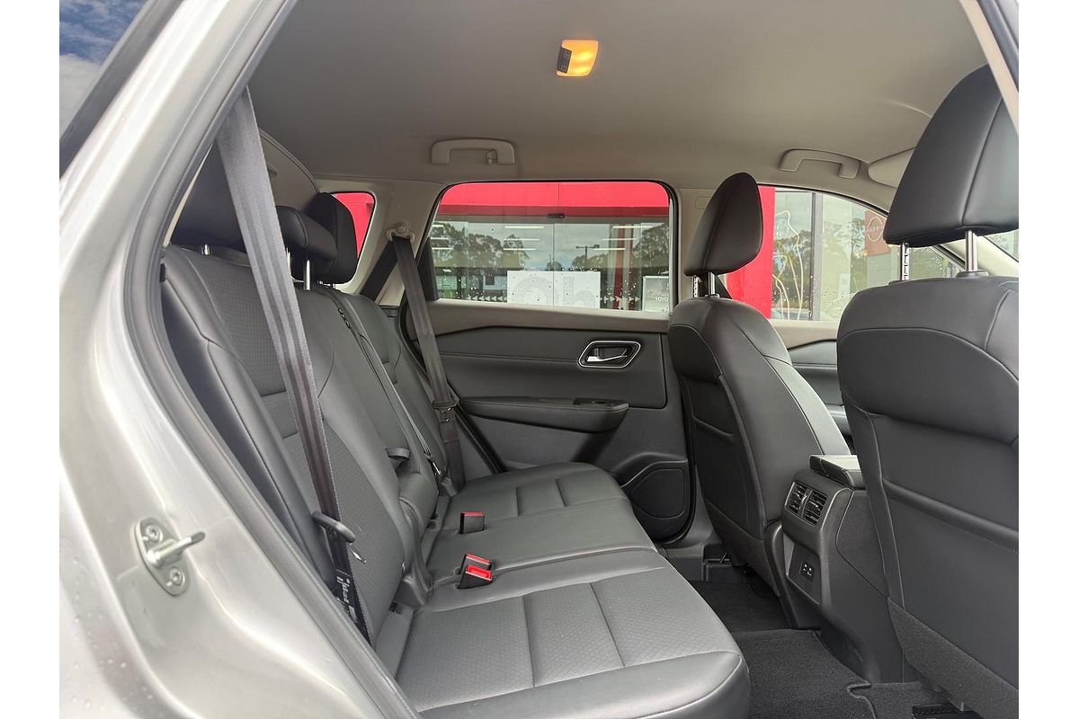 2025 Nissan X-TRAIL ST-L T33