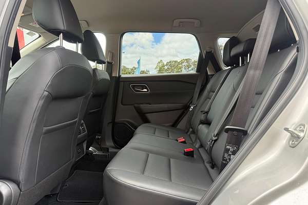 2025 Nissan X-TRAIL ST-L T33