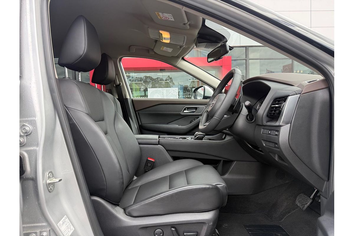 2025 Nissan X-TRAIL ST-L T33