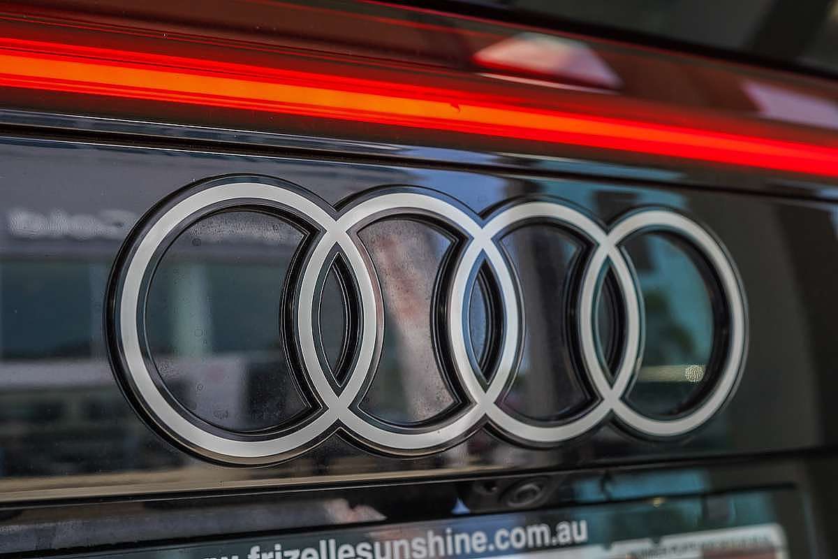 2024 Audi Q8 50 TDI S line F1