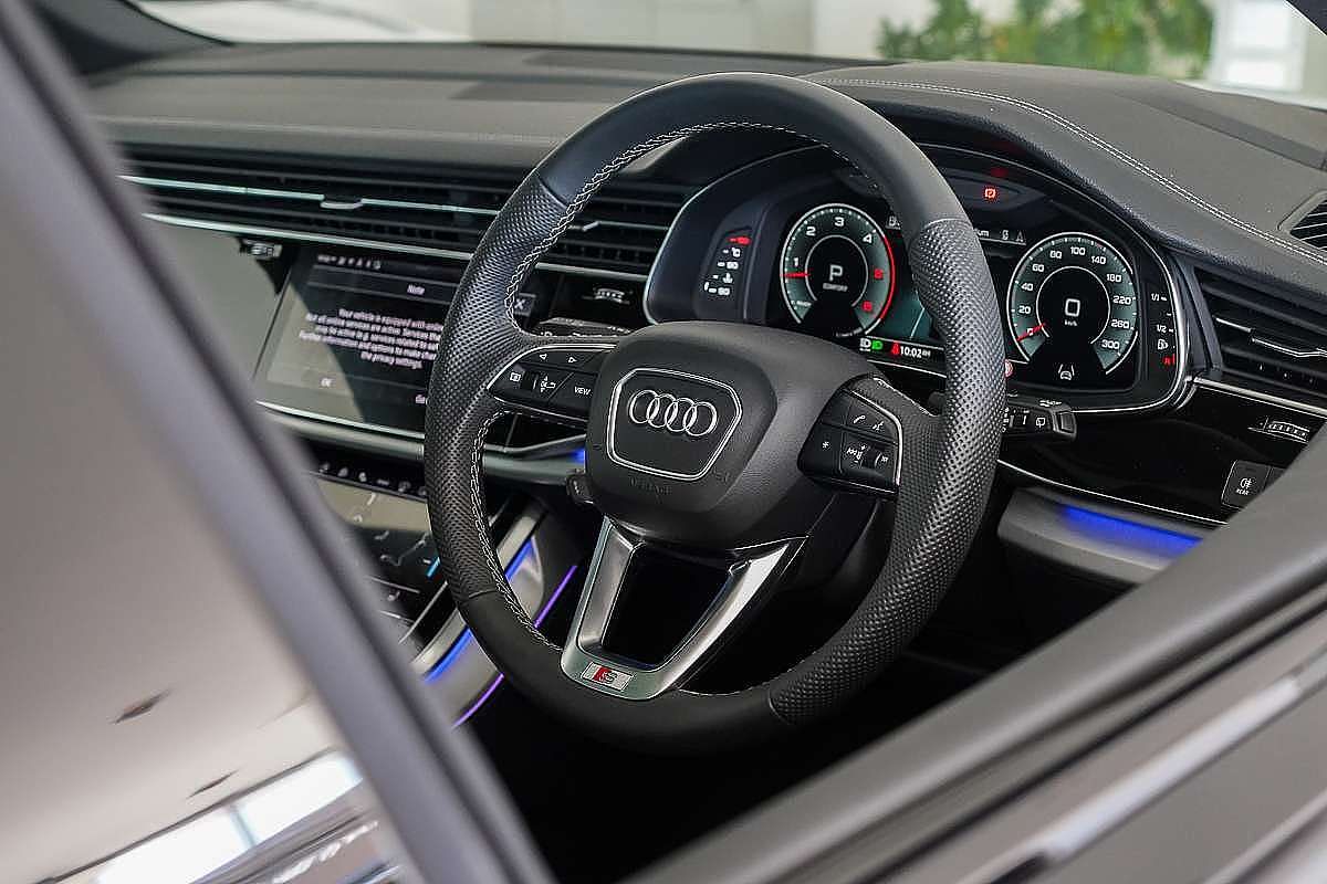 2024 Audi Q8 50 TDI S line F1
