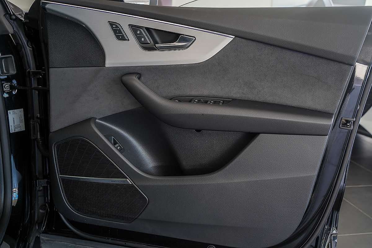 2024 Audi Q8 50 TDI S line F1