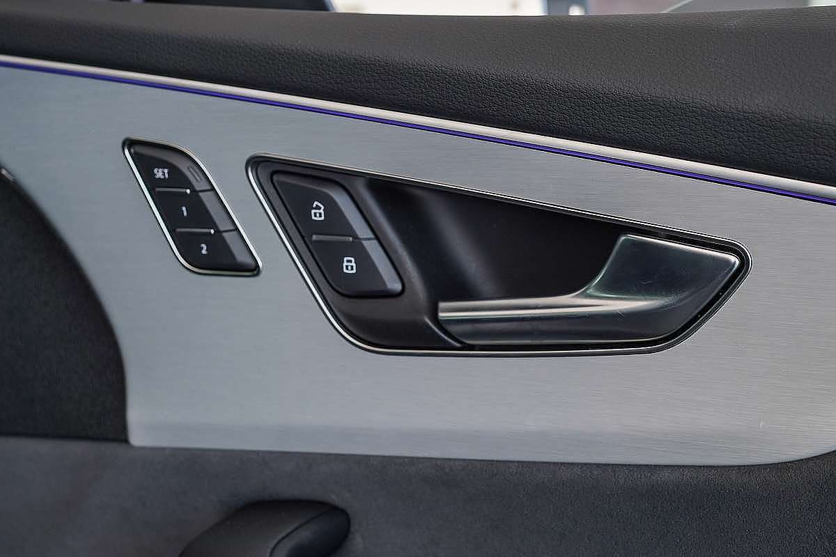 2024 Audi Q8 50 TDI S line F1