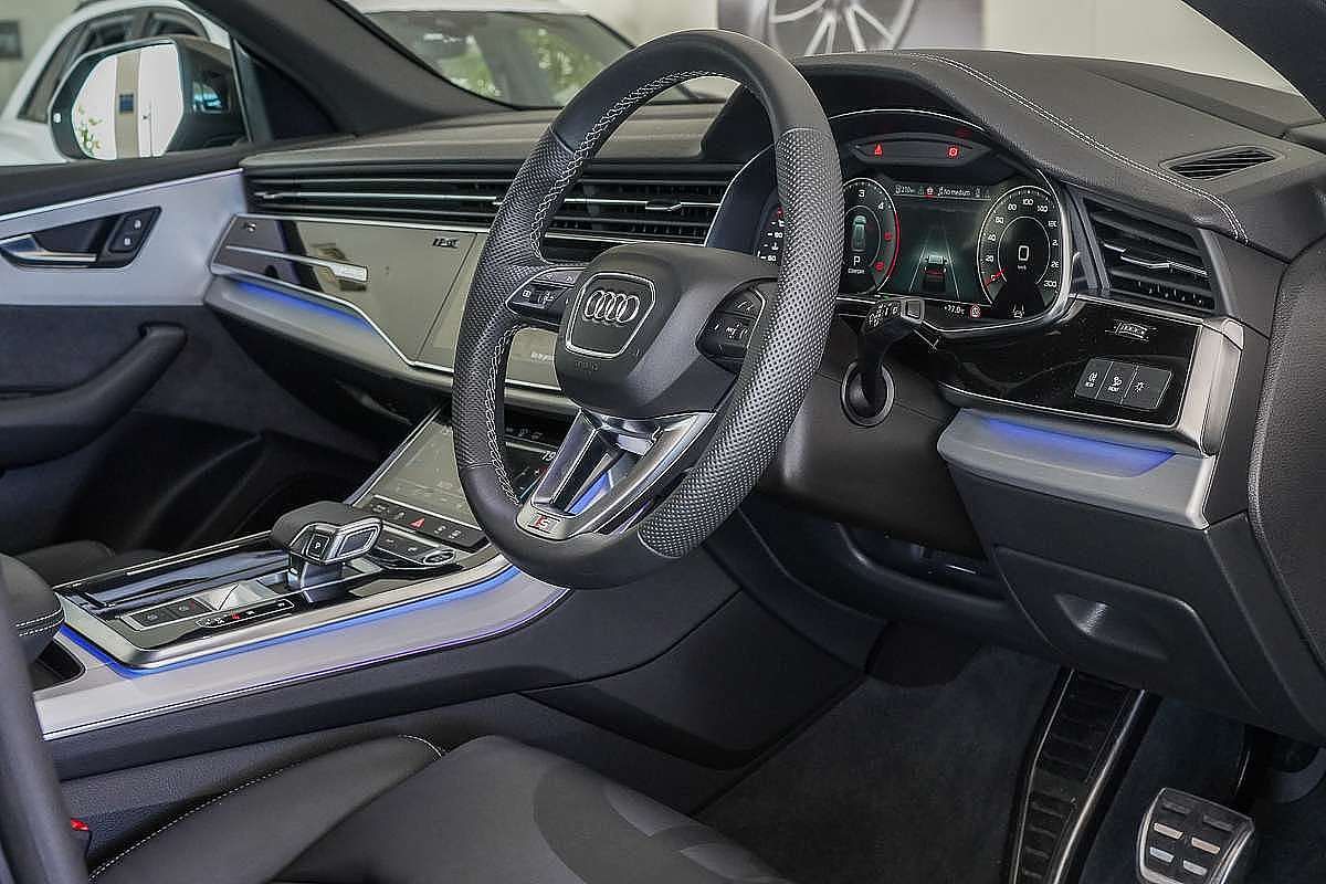 2024 Audi Q8 50 TDI S line F1