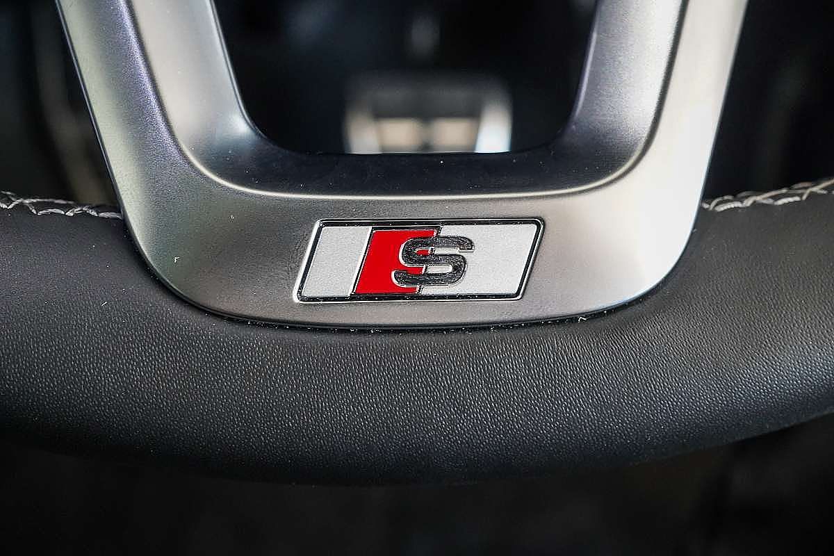 2024 Audi Q8 50 TDI S line F1