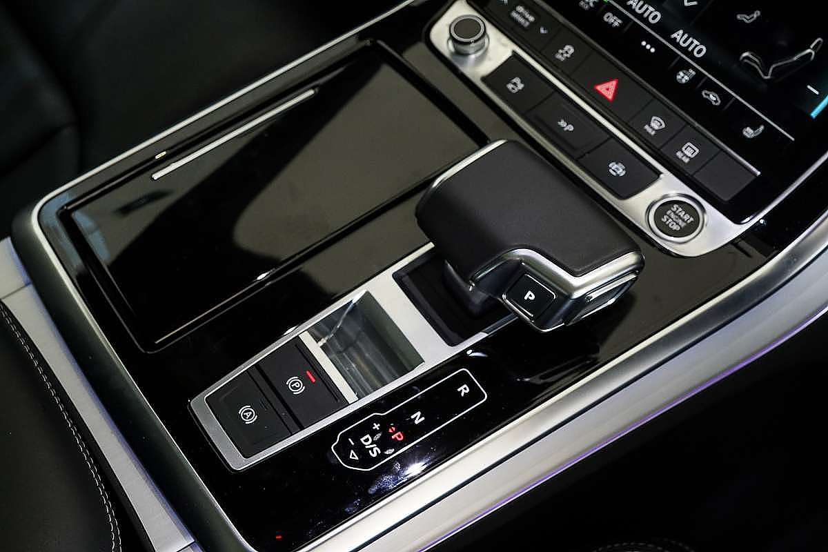 2024 Audi Q8 50 TDI S line F1