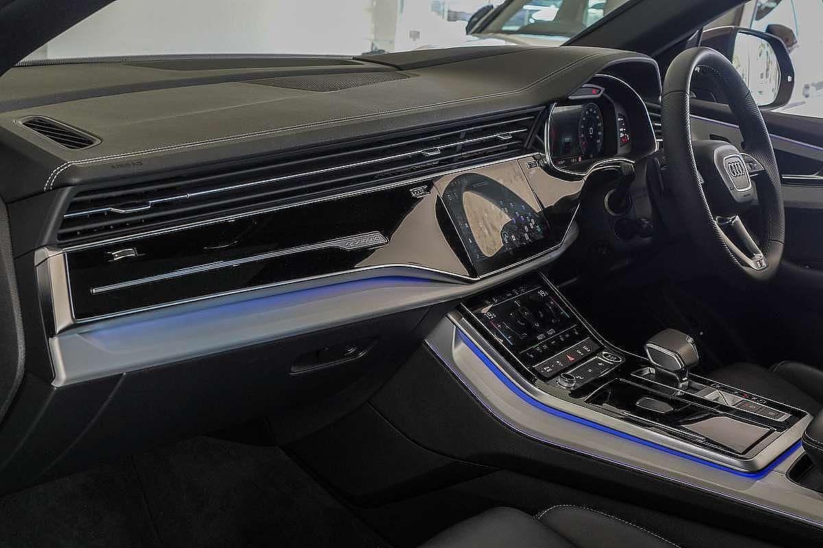 2024 Audi Q8 50 TDI S line F1