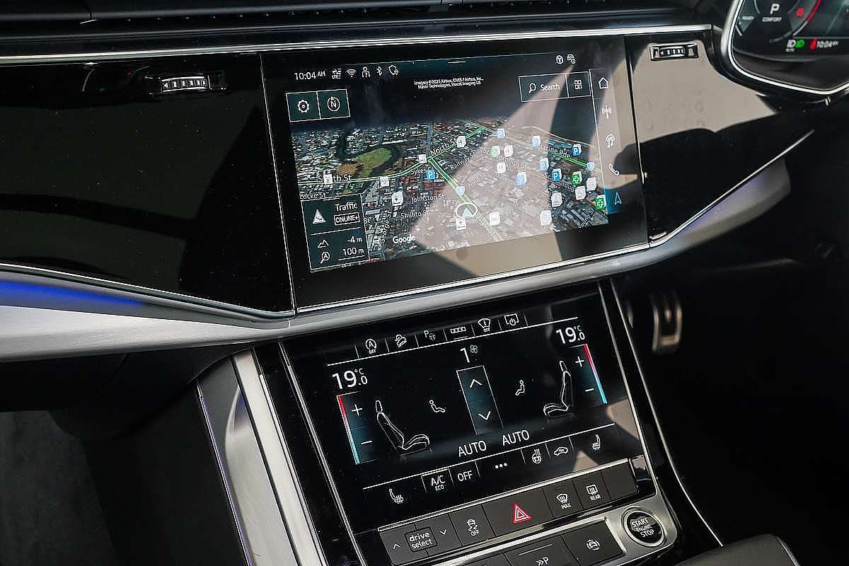 2024 Audi Q8 50 TDI S line F1