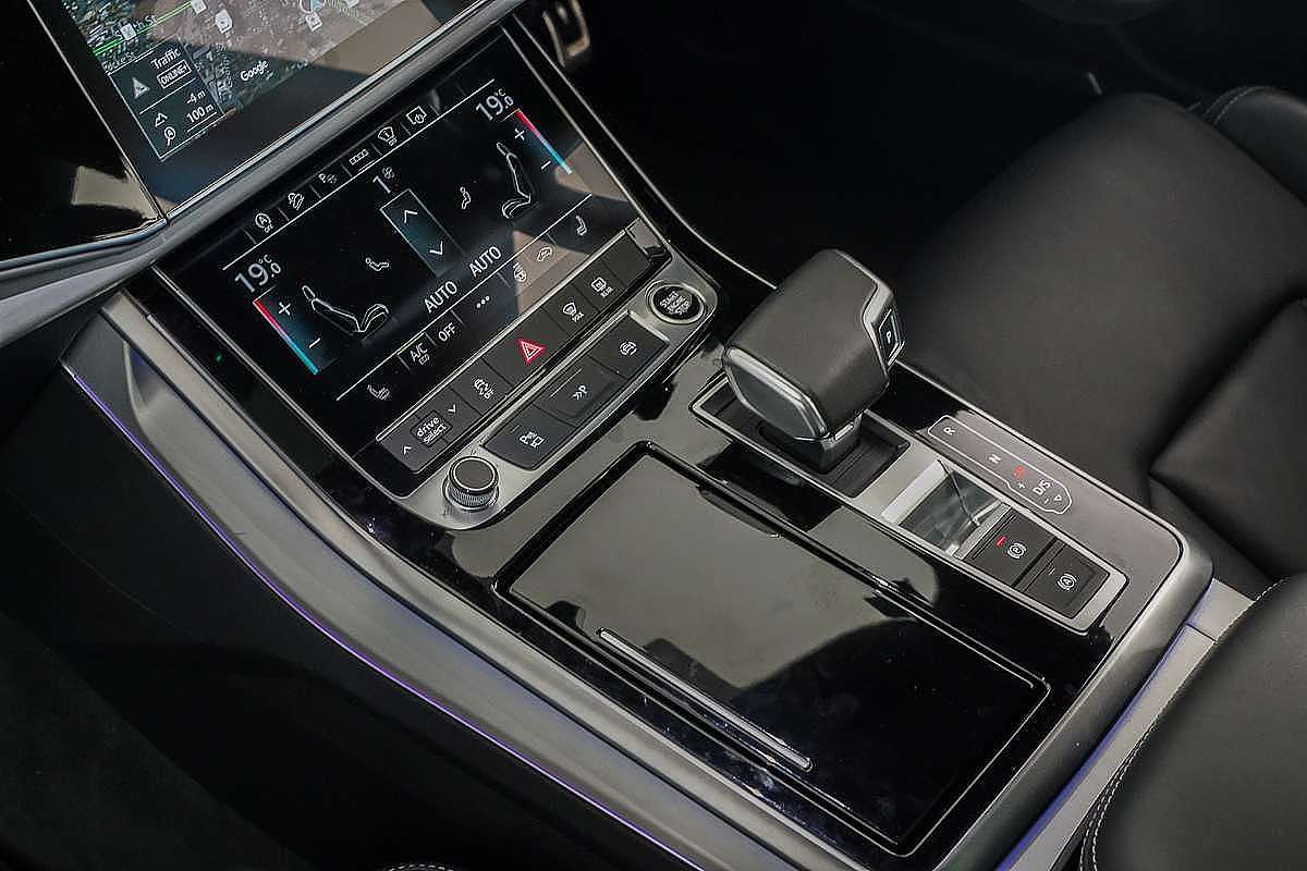 2024 Audi Q8 50 TDI S line F1