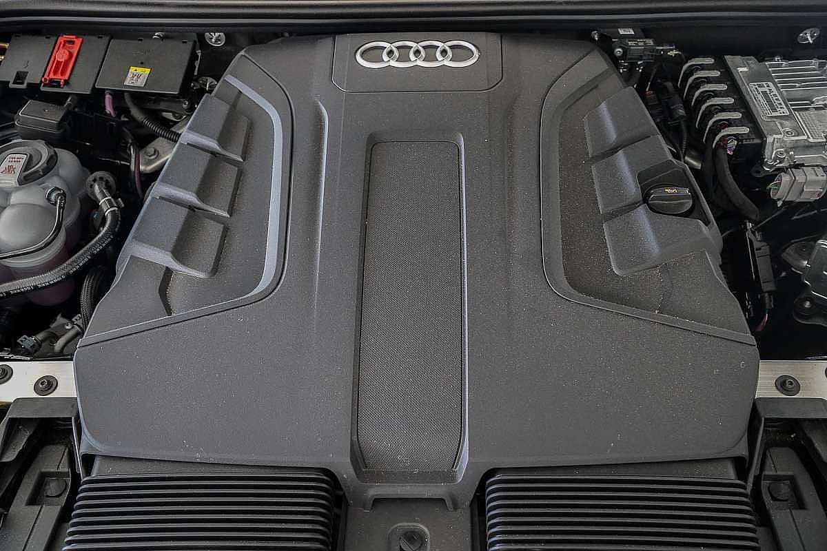 2024 Audi Q8 50 TDI S line F1