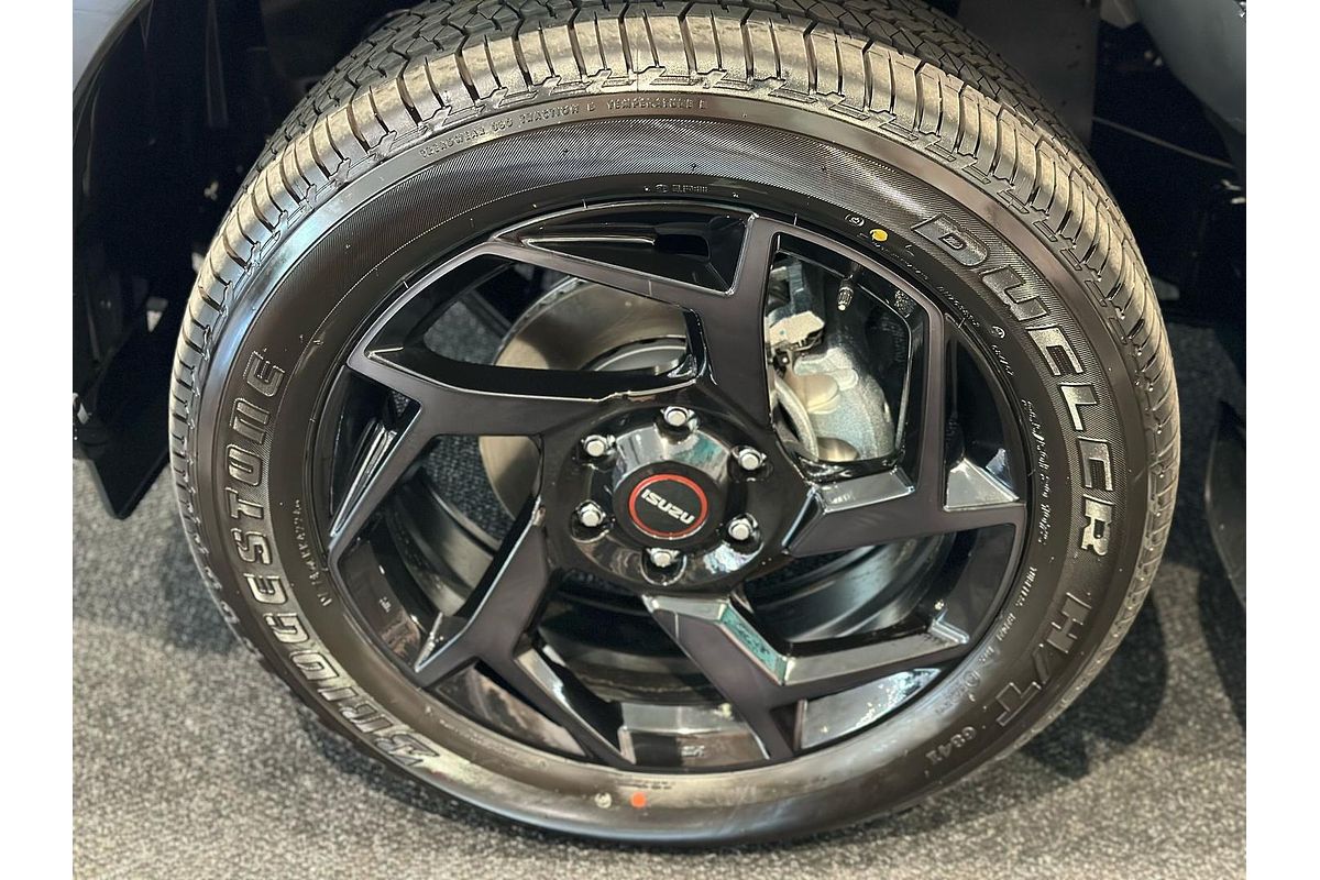 2025 Isuzu MU-X X-TERRAIN