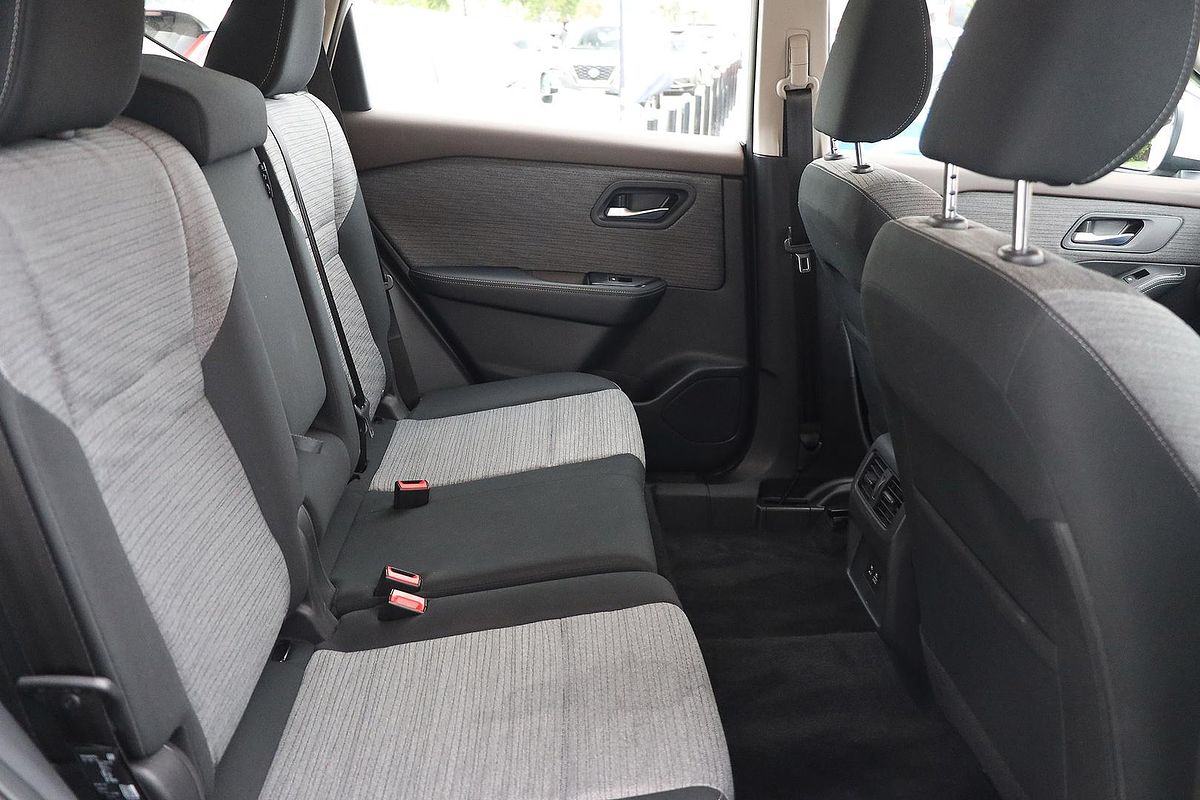 2025 Nissan X-TRAIL ST T33