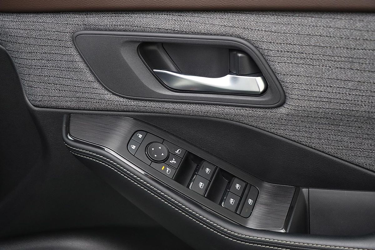 2025 Nissan X-TRAIL ST T33