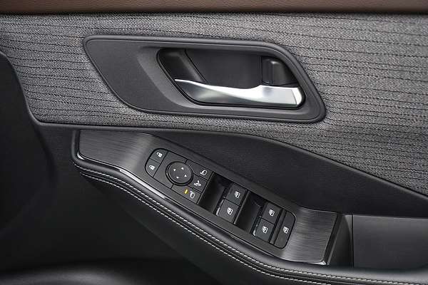 2025 Nissan X-TRAIL ST T33