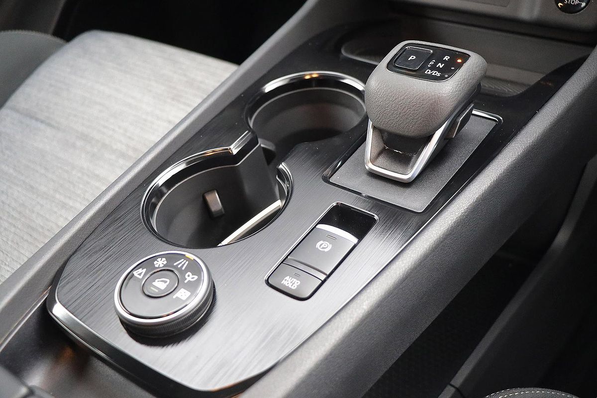 2025 Nissan X-TRAIL ST T33