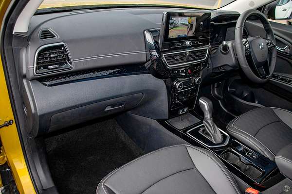 2025 Mahindra XUV3XO AX7L