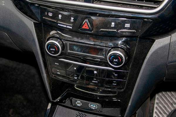 2025 Mahindra XUV3XO AX7L