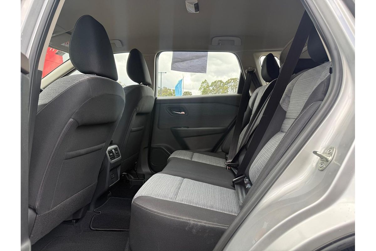 2025 Nissan X-TRAIL ST T33