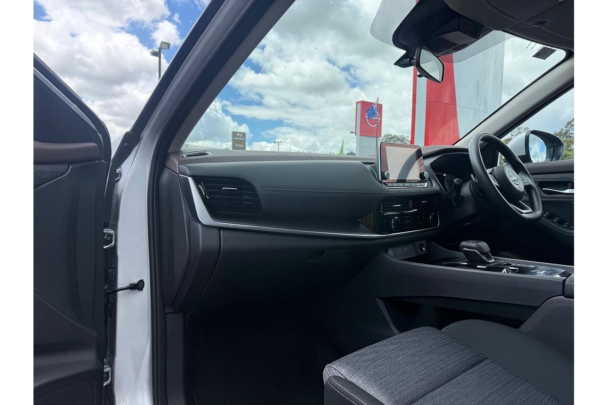 2025 Nissan X-TRAIL ST T33