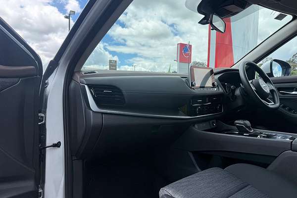 2025 Nissan X-TRAIL ST T33