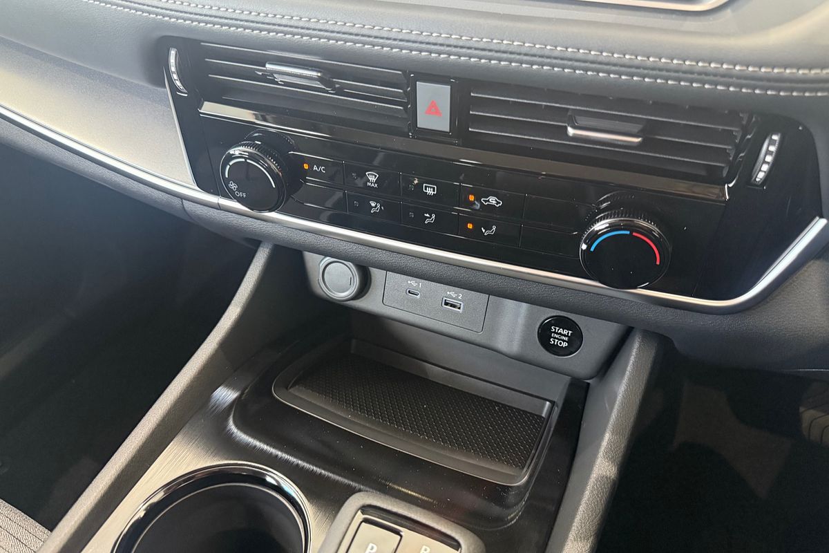 2025 Nissan X-TRAIL ST T33