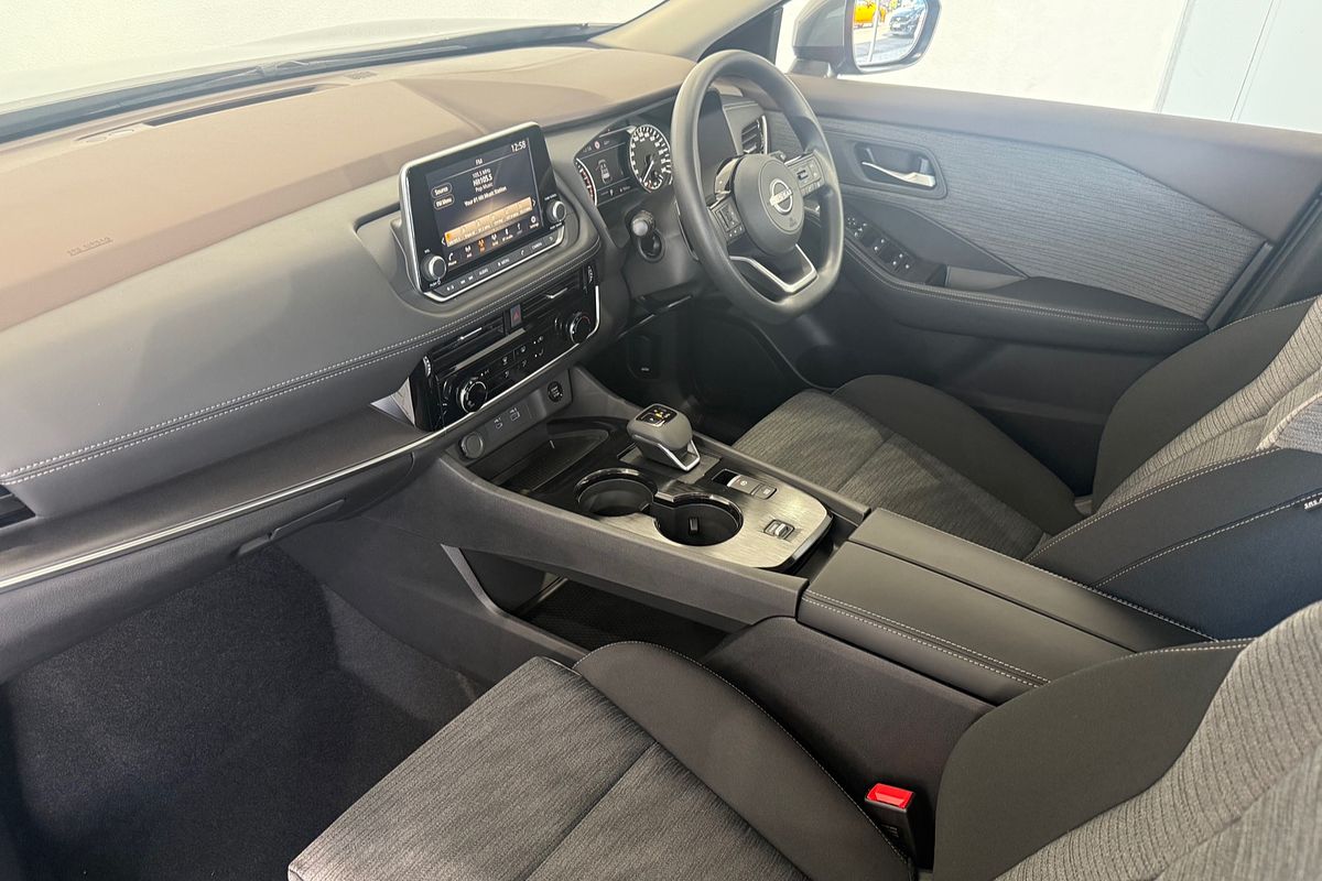 2025 Nissan X-TRAIL ST T33