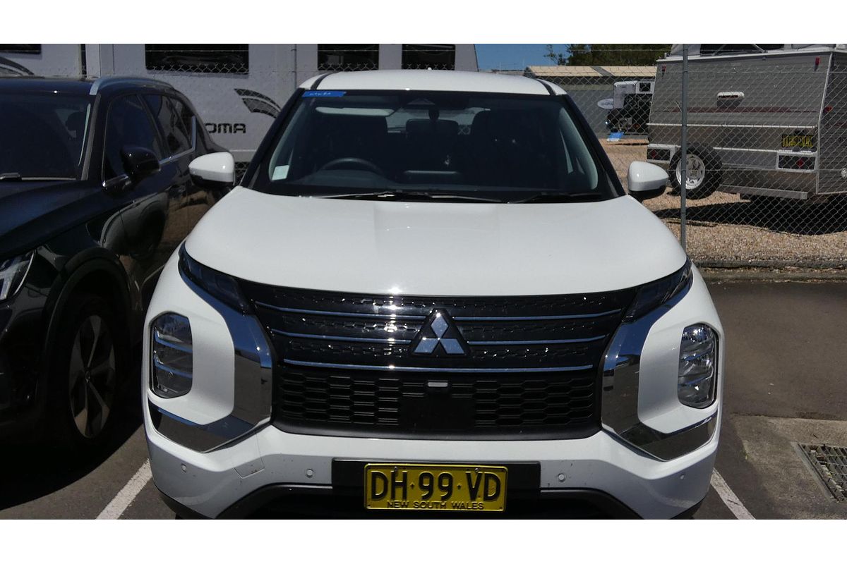 2023 Mitsubishi Outlander ES ZM