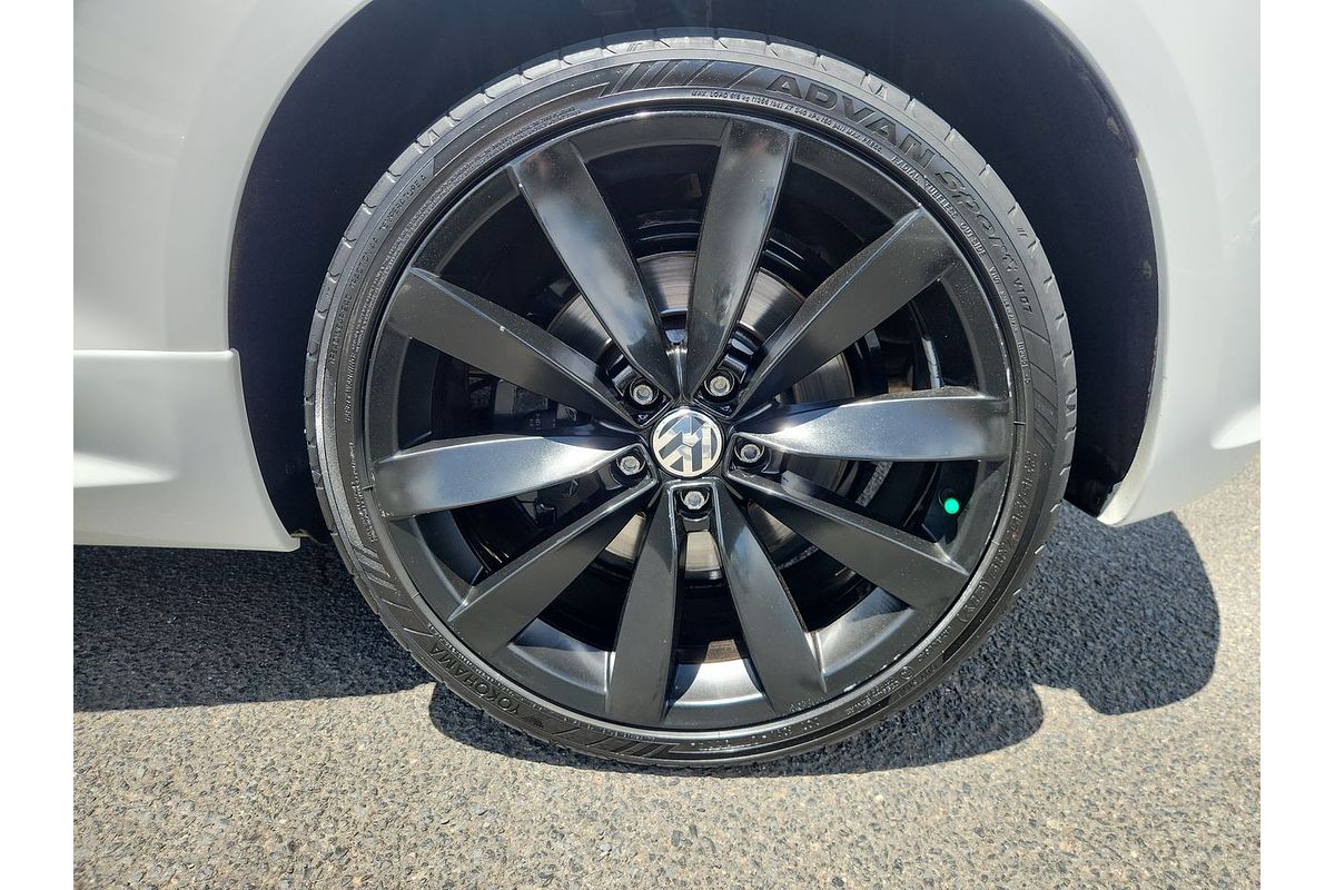 2017 Volkswagen Scirocco R Wolfsburg Edition 1S