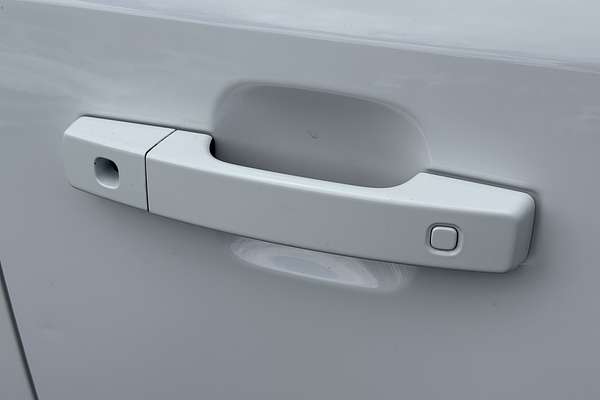 2022 Land Rover Defender 110 P300 L663