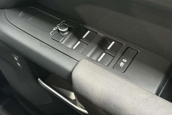 2022 Land Rover Defender 110 P300 L663