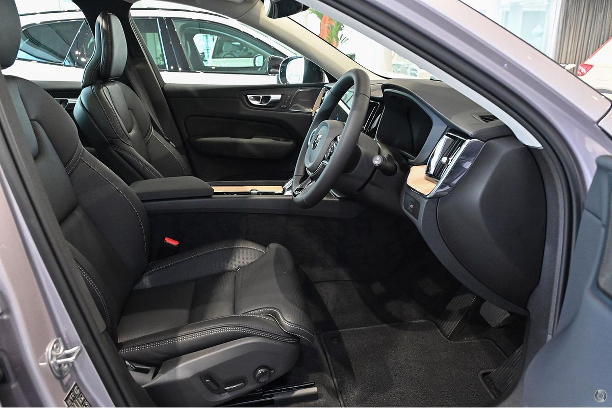 2025 Volvo XC60 Ultra B5 Dark