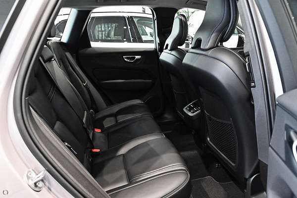 2025 Volvo XC60 Ultra B5 Dark