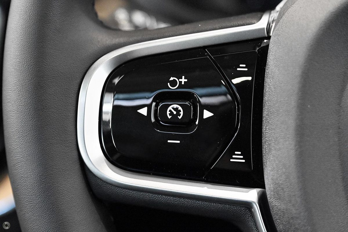 2025 Volvo XC60 Ultra B5 Dark