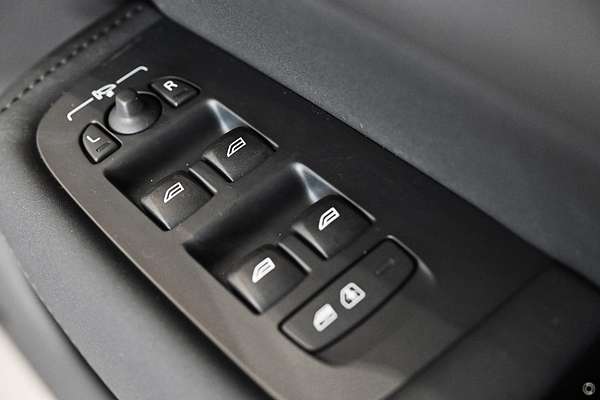 2025 Volvo XC60 Ultra B5 Dark