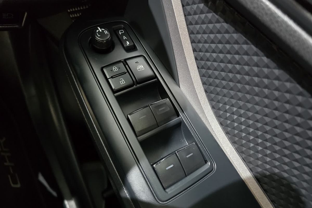 2023 Toyota C-HR GXL NGX10R