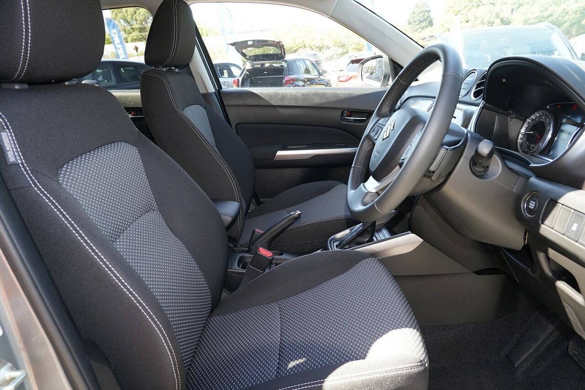 2023 Suzuki Vitara Shadow LY Series II