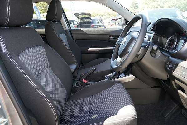 2023 Suzuki Vitara Shadow LY Series II