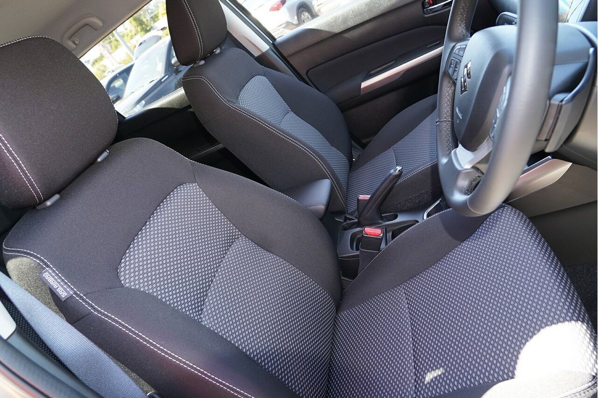 2023 Suzuki Vitara Shadow LY Series II