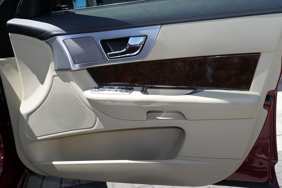 2013 Jaguar XF Luxury X250