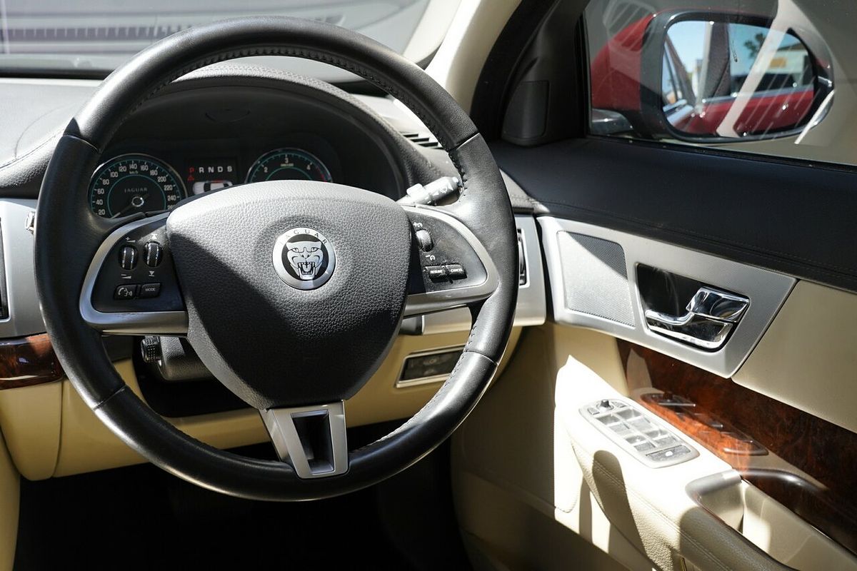 2013 Jaguar XF Luxury X250