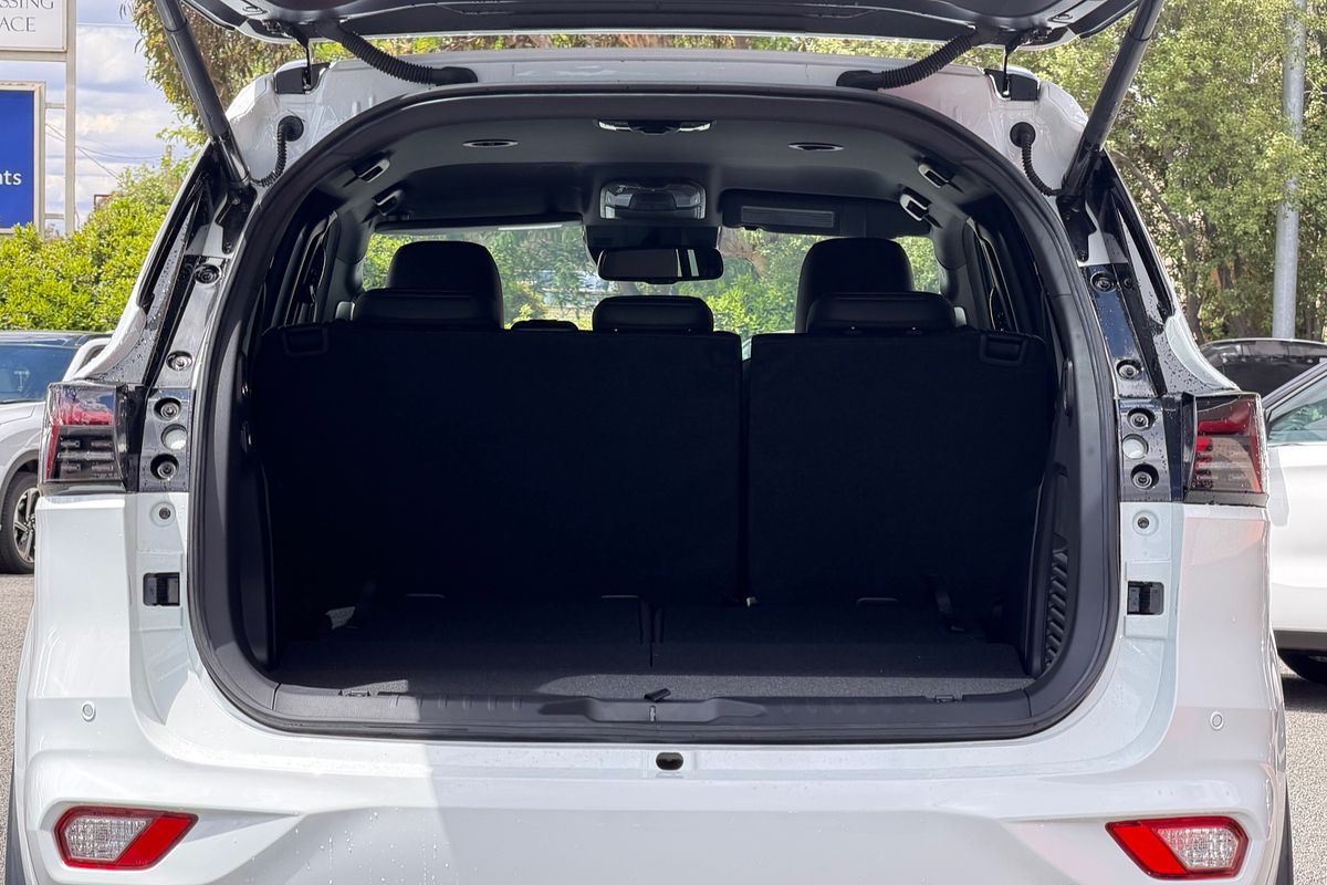 2025 Isuzu MU-X LS-T