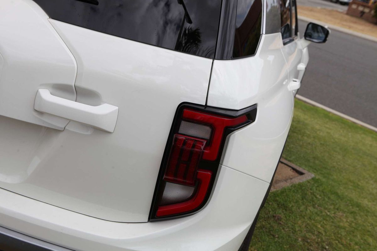 2024 KGM SsangYong Torres ELX J116