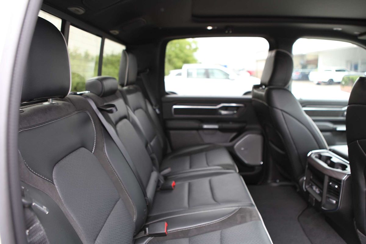 2024 RAM 1500 Laramie Sport Hurricane SO RamBox DT 4X4 SWB