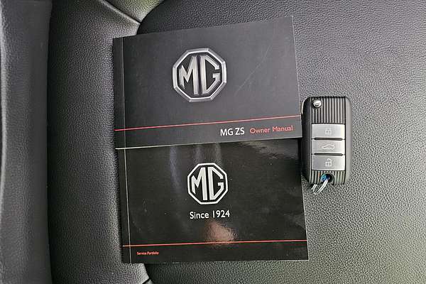 2023 MG ZST Essence