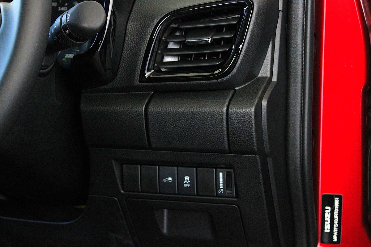 2025 Isuzu D-MAX X-TERRAIN 4X4