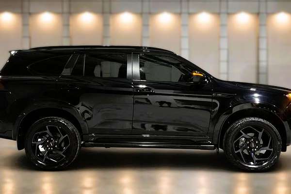 2025 Isuzu MU-X X-TERRAIN