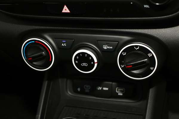 2025 Hyundai Venue Active QX.V5